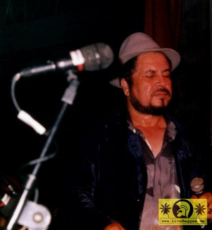 Dennis Alcapone (Jam) with Intensified Summer Safari, Alte Baumwollspinnerei, Leipzig 10. August 2002 (7).jpg